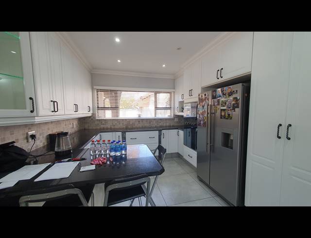 4 BEDROOM FREEHOLD FOR SALE IN BRACKENHURST